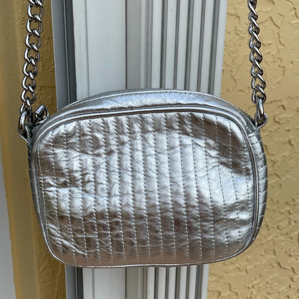 🔥KENNETH COLE silver leather shoulder bag